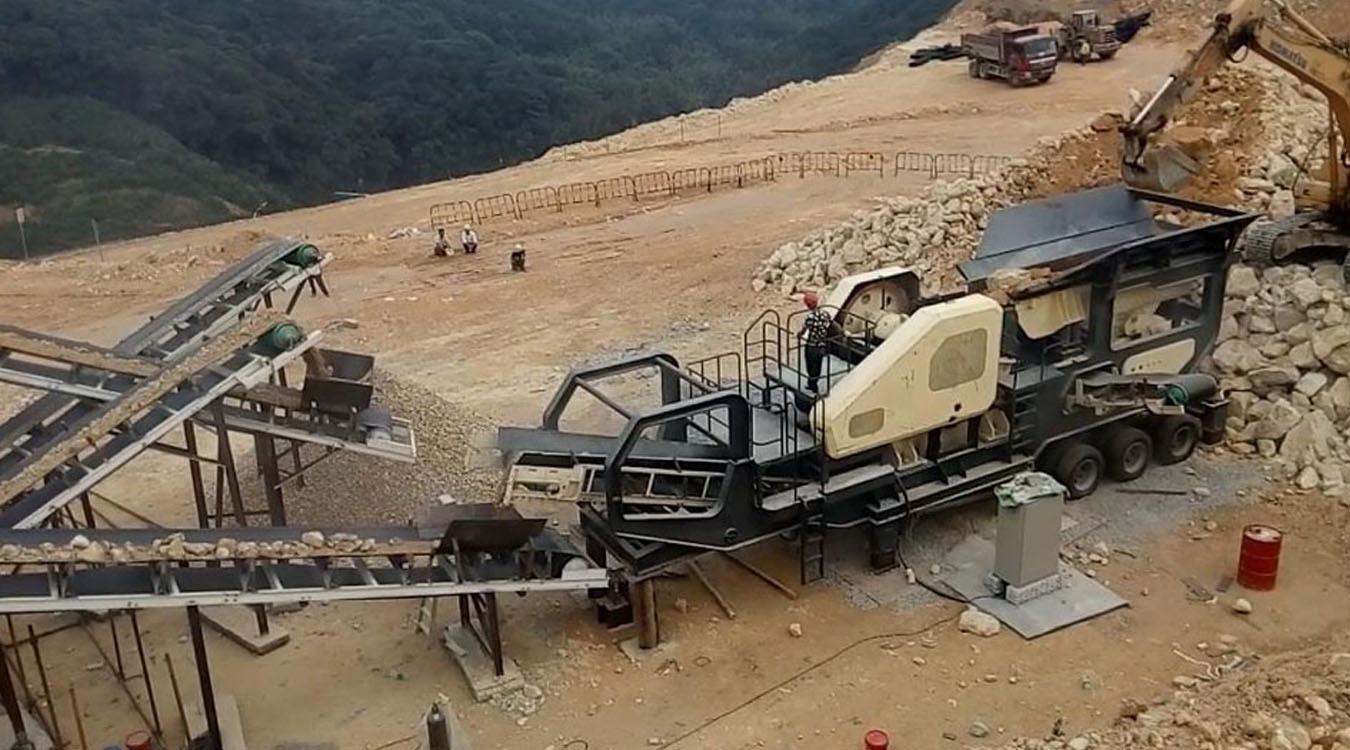 山西時產300-400噸移動石頭破碎生產線現場1