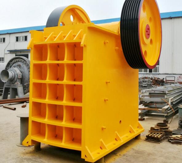 擠壓式固定破碎機實拍